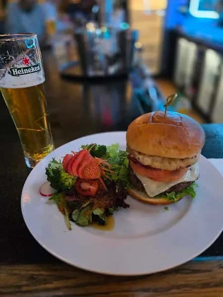 Oliver Twist Pub & Grill — venue photo 3