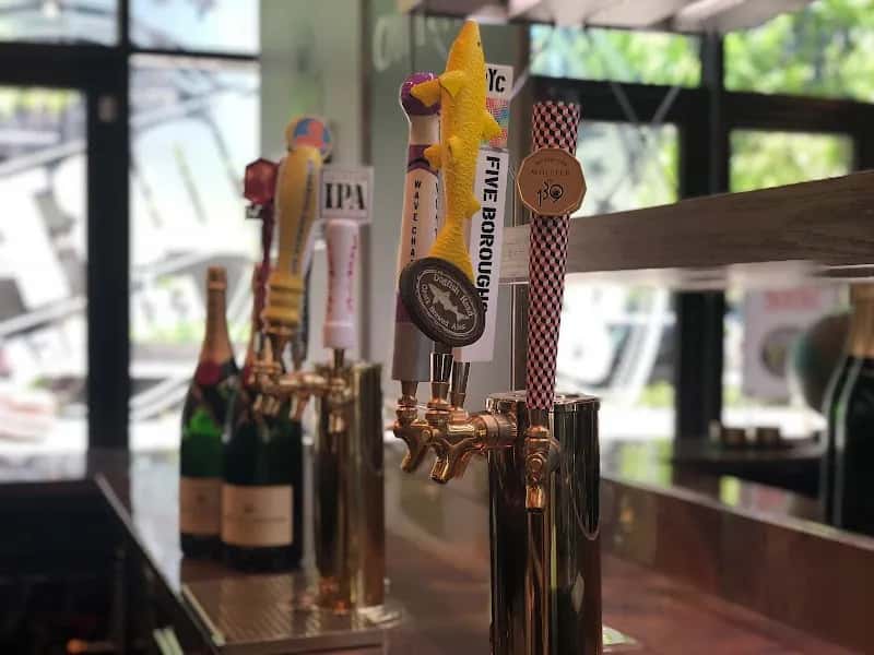 Morty's Wine and Beer Bar — venue photo 2