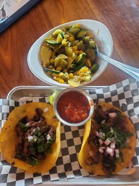 Sobremesa Restaurant & Brewery — venue photo 3