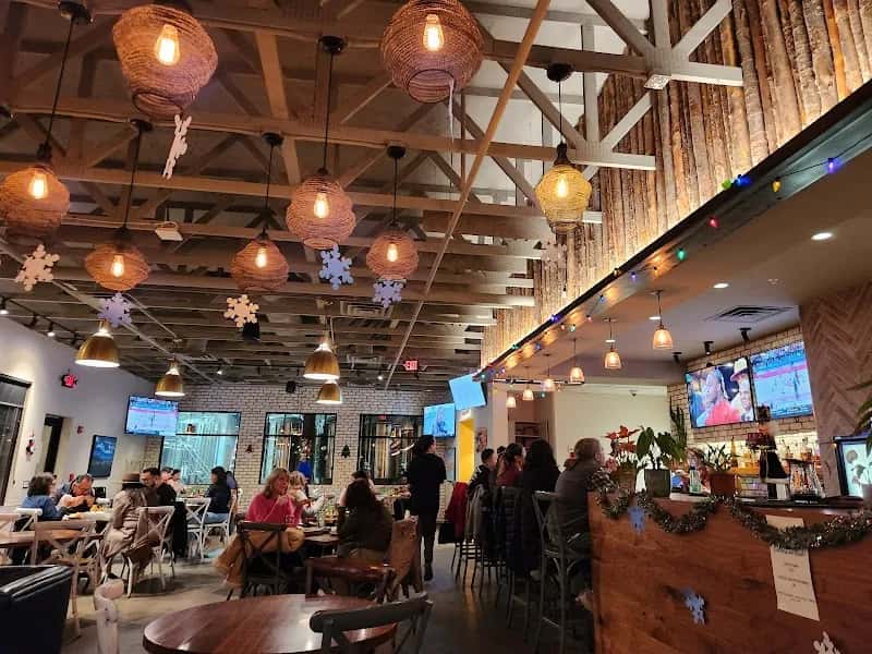 Sobremesa Restaurant & Brewery — venue photo 4