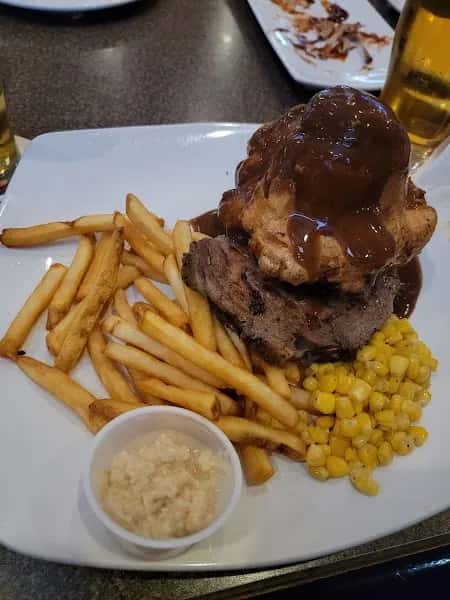 Samz Pub Port Coquitlam — venue photo 2