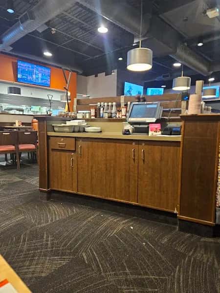 Boston Pizza_Main St W — venue photo 5