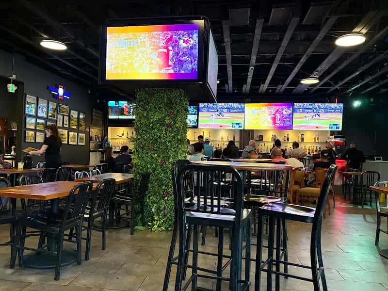 Fairway Zone Sports Bar & Lounge — venue photo 4