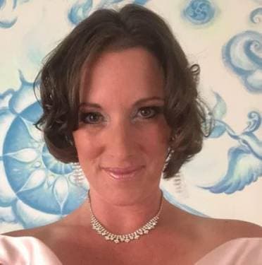 Angelina Vaught - PaintNite artist profile image