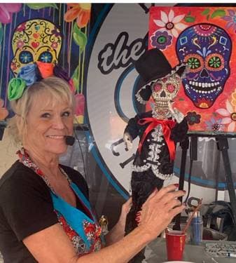 Beth Bates - PaintNite artist profile image