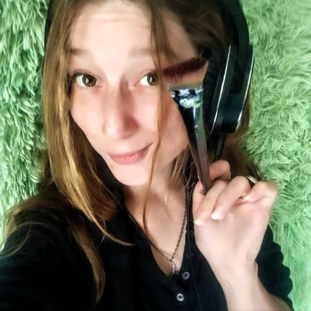 Dance Hits & Paint Drips, Paint Nite artist in Dover