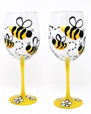 Honey Bee Wine Glasses - Paint and sip event at Hunters Bowl / Reds Bar & Grill Fairhaven in Saskatoon, SK - PaintNite.com