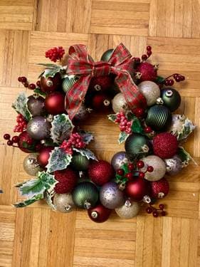 Bulb Wreath - Paint and sip event at Blue Ox Tavern in LAS VEGAS, NV - PaintNite.com