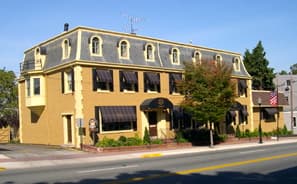 Charlie Brown's Fresh Grill - PaintNite event location