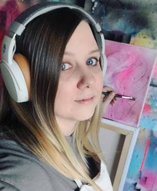 Raevyn Berg Studio Experiences shop logo