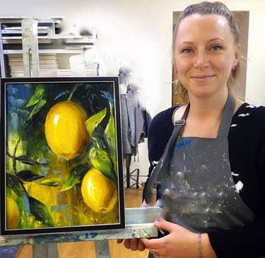 Victoria Paints With “Yu” shop logo