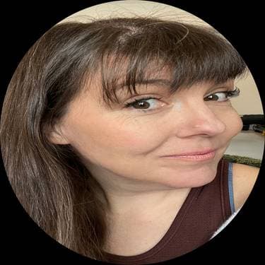 Nancy Lindsay - The Artsy Mom shop logo