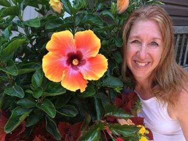 Denise Bradshaw - PaintNite artist profile image