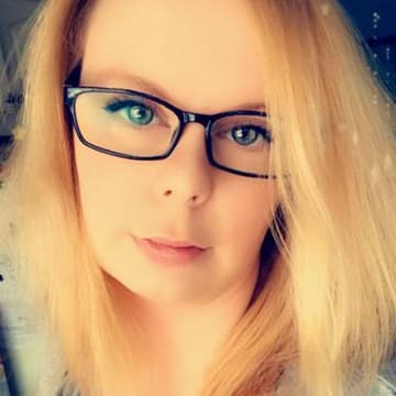 Stephanie Radley - PaintNite artist profile image