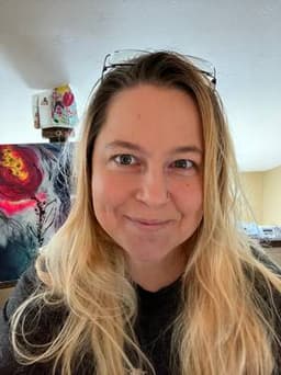 Liz Oswald profile photo