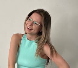 Rose Paints profile photo