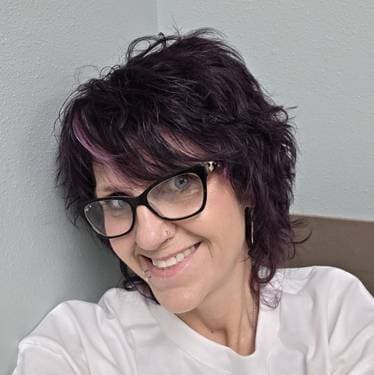 Shannon Jones - PaintNite artist profile image