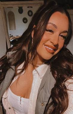 Savannah Robinson #TeamCreativeMagic - PaintNite artist profile image