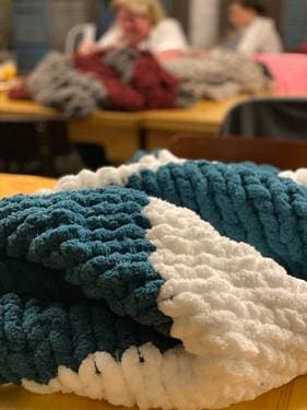 Customizable Chunky Blanket Workshop - Paint and sip event at Hardwick Crossing Country Club in Gilbertville, MA - PaintNite.com
