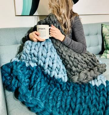 Mixed Colour Chunky Blanket - Paint and sip event at Greentree Country Club Westwood Plateau in Coquitlam, BC - PaintNite.com