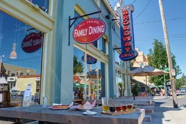 Broadway Grill , Portland, OR | Yaymaker