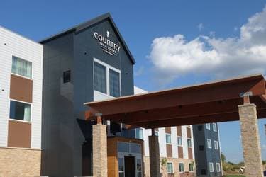Country Inn & Suites , FORT ATKINSON, WI | Yaymaker