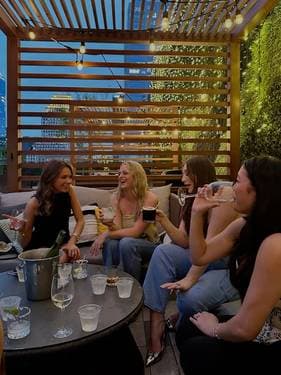 St. Louis Bar and Grill , Ottawa, ON | Yaymaker