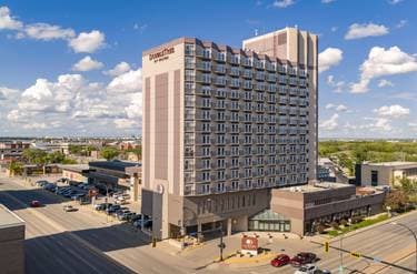 DoubleTree by Hilton Hotel & Conference Centre Regina , Regina, SK | Yaymaker