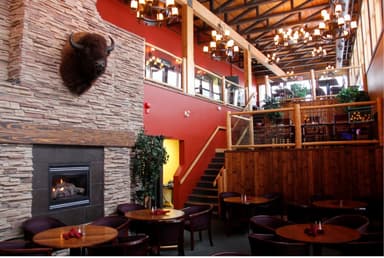 Vimy's Lounge & Grill - PaintNite event location