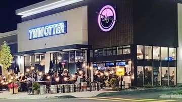 The Twin Otter Pub - PaintNite event location