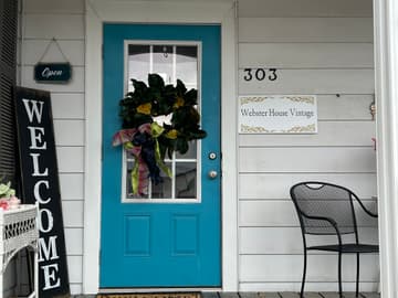 Elm Street Art Gallery - PaintNite event location
