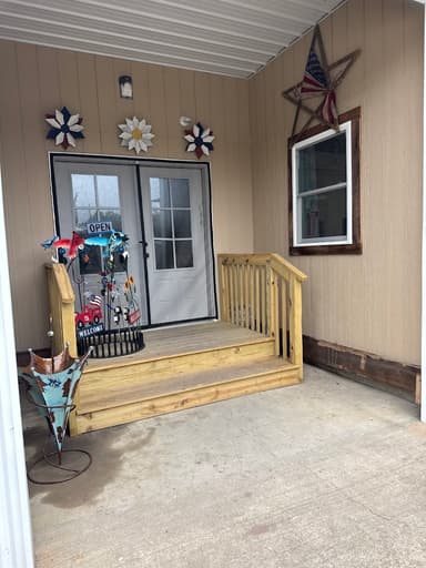 LawnCare Angels Antique & Gift Shop - PaintNite event location