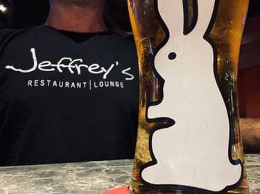 Jeffrey's Restaurant and Lounge , Winnipeg, MB | Yaymaker